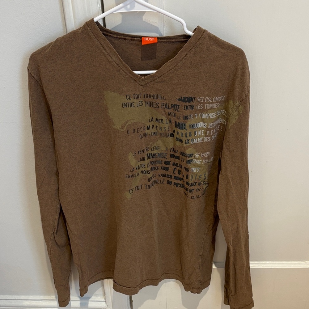 Hugo Boss Brown V-Neck Graphic Tee M
